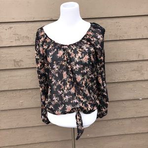 ☀️☀️☀️ 4/$20 American Rag floral boho top!